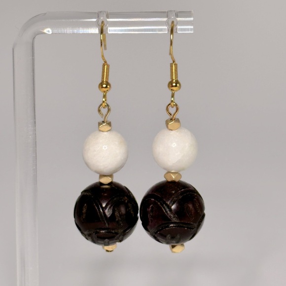 SOLD. Luxury Artisan “Jenny Leigh Jewelry” Carved Jade Earrings - Picture 3 of 3